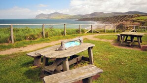 Property grounds - 3 bedroom accommodation in Morfa Nefyn (Morfa Nefyn)