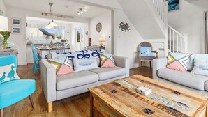 TV, fireplace - 3 bedroom accommodation in Morfa Nefyn (Morfa Nefyn)