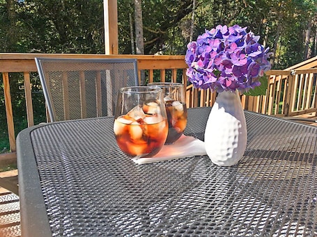 Outdoor dining. Private, Quiet, Willow Creek Retreat
