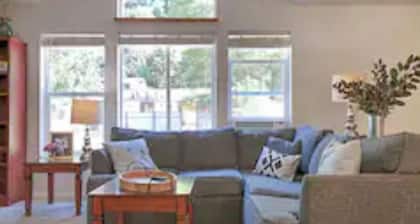 Private, Quiet, Willow Creek Retreat