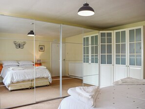 3 bedrooms, free WiFi, bed sheets - Beautiful and spacious farm cottage, with amazing views over the fields. (Cupar)