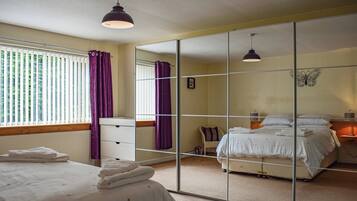 3 bedrooms, free WiFi, bed sheets