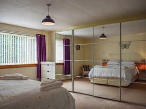 3 bedrooms, free WiFi, bed sheets