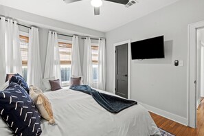 3 bedrooms, desk, iron/ironing board, travel cot