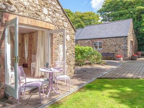 Outdoor dining - 3 bedroom accommodation in Llanreithan, near Croesgoch (Llanreithan, near Croesgoch)