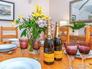 Dining - 3 bedroom accommodation in Llanreithan, near Croesgoch (Llanreithan, near Croesgoch)