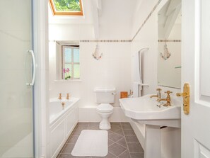 Towels - 3 bedroom accommodation in Llanreithan, near Croesgoch (Llanreithan, near Croesgoch)