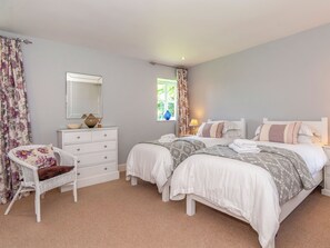 3 bedrooms, WiFi, bed sheets - 3 bedroom accommodation in Llanreithan, near Croesgoch (Llanreithan, near Croesgoch)