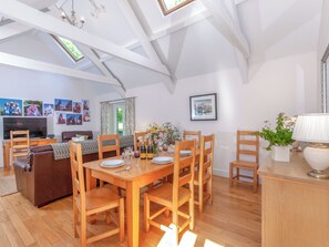 Dining - 3 bedroom accommodation in Llanreithan, near Croesgoch (Llanreithan, near Croesgoch)