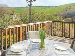 Outdoor dining - 2 bedroom accommodation in Cwm Tydu, near Llangrannog (Cwm Tydu, near Llangrannog)