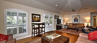 Comal River Cottages River 405