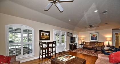 Comal River Cottages River 405