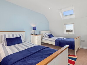 3 bedrooms, free WiFi, bed sheets - 3 bedroom accommodation in Bosherston (Bosherston)