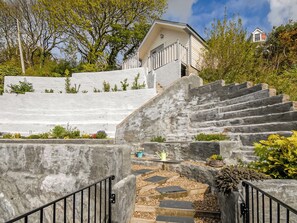 Property grounds - 3 bedroom accommodation in Llanstadwell (Llanstadwell)