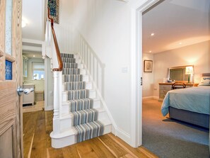 3 bedrooms, free WiFi, bed sheets - 3 bedroom accommodation in Llanstadwell (Llanstadwell)