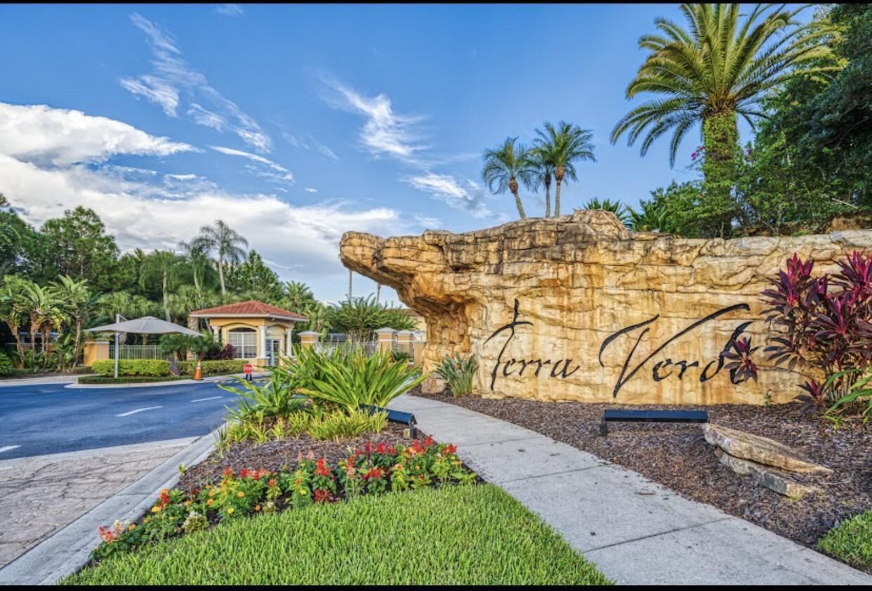 Amazing 3/2 townhome with lake view at Terra Verde!!