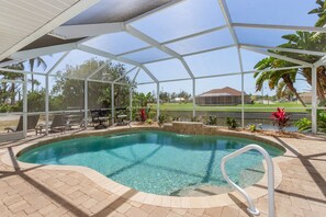 Piscina all'aperto, una piscina riscaldata