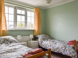 3 bedrooms, free WiFi, bed sheets - 3 bedroom accommodation in Treoes (Treoes)