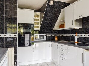 Dishwasher - 3 bedroom accommodation in Treoes (Treoes)