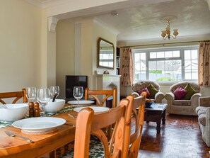 Dining - 3 bedroom accommodation in Treoes (Treoes)