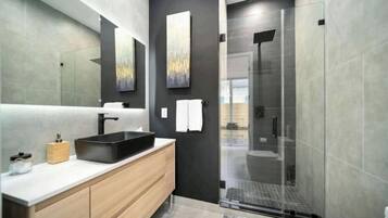 Amenidades de baño gratuitas y secadora de cabello