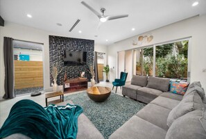 Smart TV, books, stereo