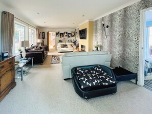 TV - 2 bedroom accommodation in Wick, near Littlehampton (Wick, near Littlehampton)