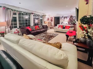 TV - 2 bedroom accommodation in Wick, near Littlehampton (Wick, near Littlehampton)