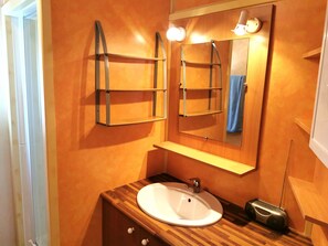 淋浴设施、吹风机