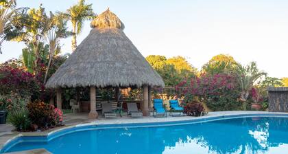 Villas Escondido, Villa#5-One Bedroom Suite 3 km-2ml. to the beach and shopping