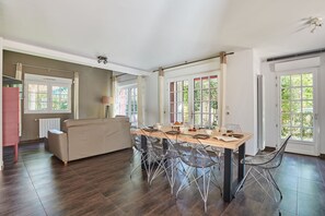 Villa, 4 Bedrooms | 4 bedrooms, free WiFi, bed sheets