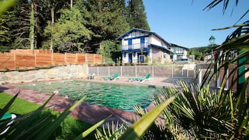 Piscine extérieure (ouverte en saison)