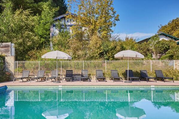 Piscine extérieure (ouverte en saison)