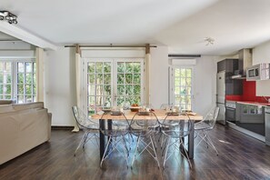 Villa, 4 Schlafzimmer | Kostenlose Babybetten, kostenloses WLAN, Bettwäsche