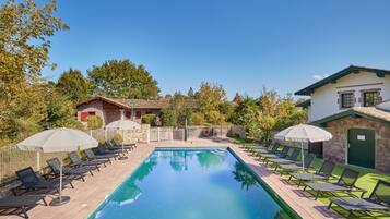 Piscine extérieure (ouverte en saison)