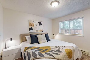 2 bedrooms, iron/ironing board, free WiFi, bed sheets