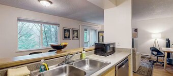 Marvelous townhome close to major employers in Poulsbo WA