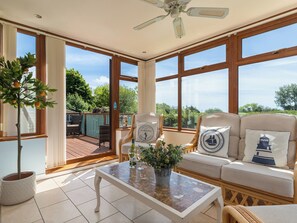 Living area - 4 bedroom accommodation in Tenby (Tenby)