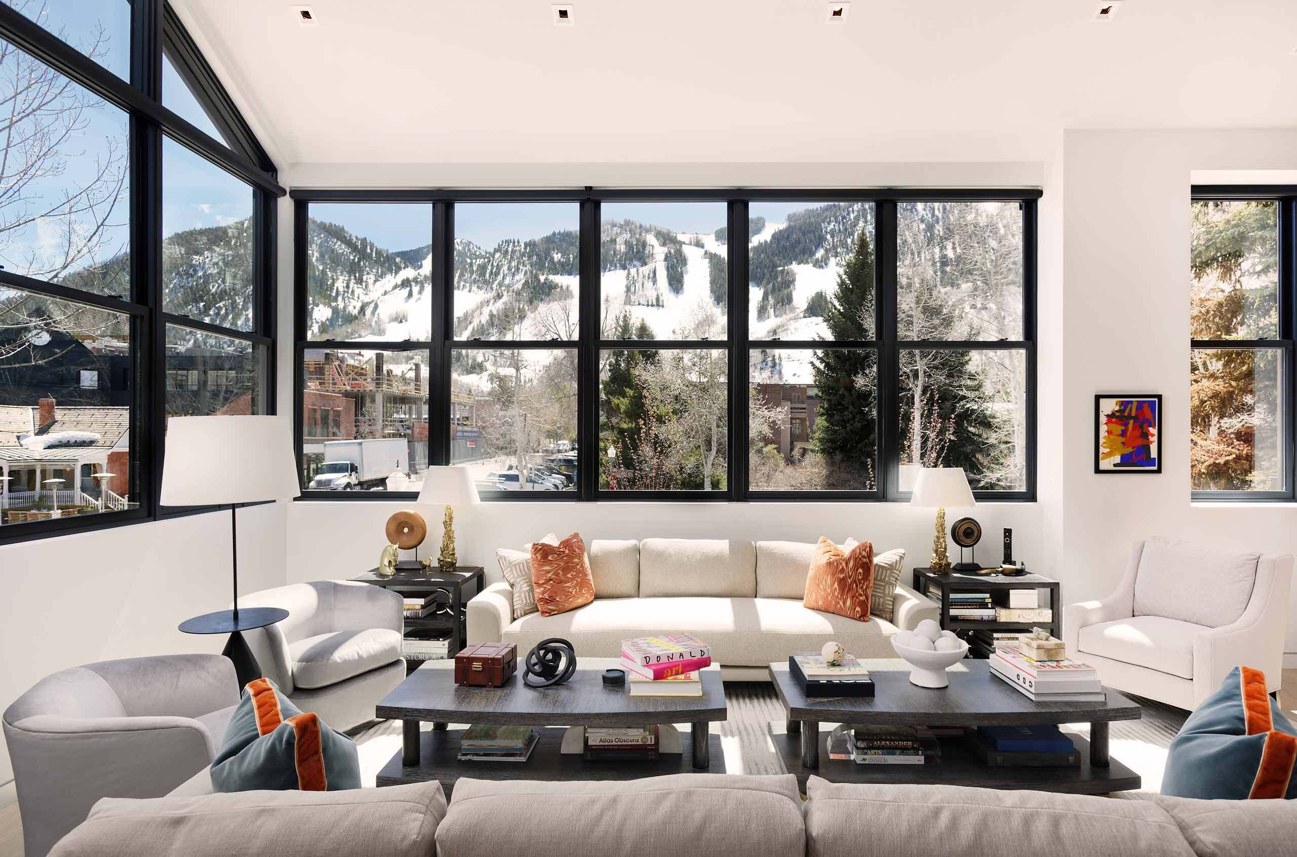 New! Downtown Penthouse, Rooftop Pool & Hot Tub