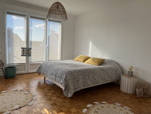 4 bedrooms, desk, iron/ironing board, travel cot - Large renovated house, with WIFI Fiber, terrace and garden, 350 m from the sea (Ploemeur)