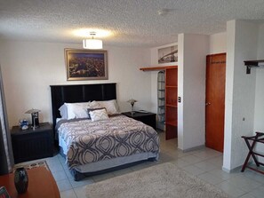 1 bedroom, desk, iron/ironing board, free WiFi