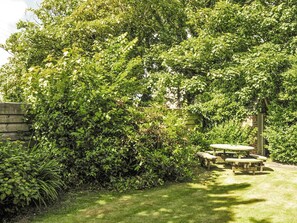 Outdoor dining - 3 bedroom accommodation in Llanrhian (Llanrhian)