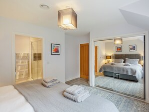 4 bedrooms, free WiFi, bed sheets