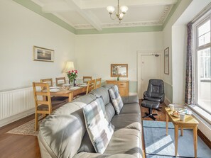 TV - 2 bedroom accommodation in Barmouth (Barmouth)