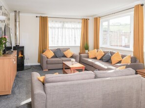 Fireplace, smart speakers - 4 bedroom accommodation in Paignton (Paignton)