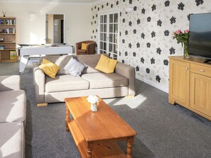 Fireplace, smart speakers - 4 bedroom accommodation in Paignton (Paignton)