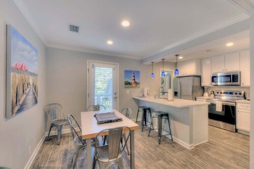 Rachel's Beach House | East Beach St. Simons Island Condo Near Pier Village