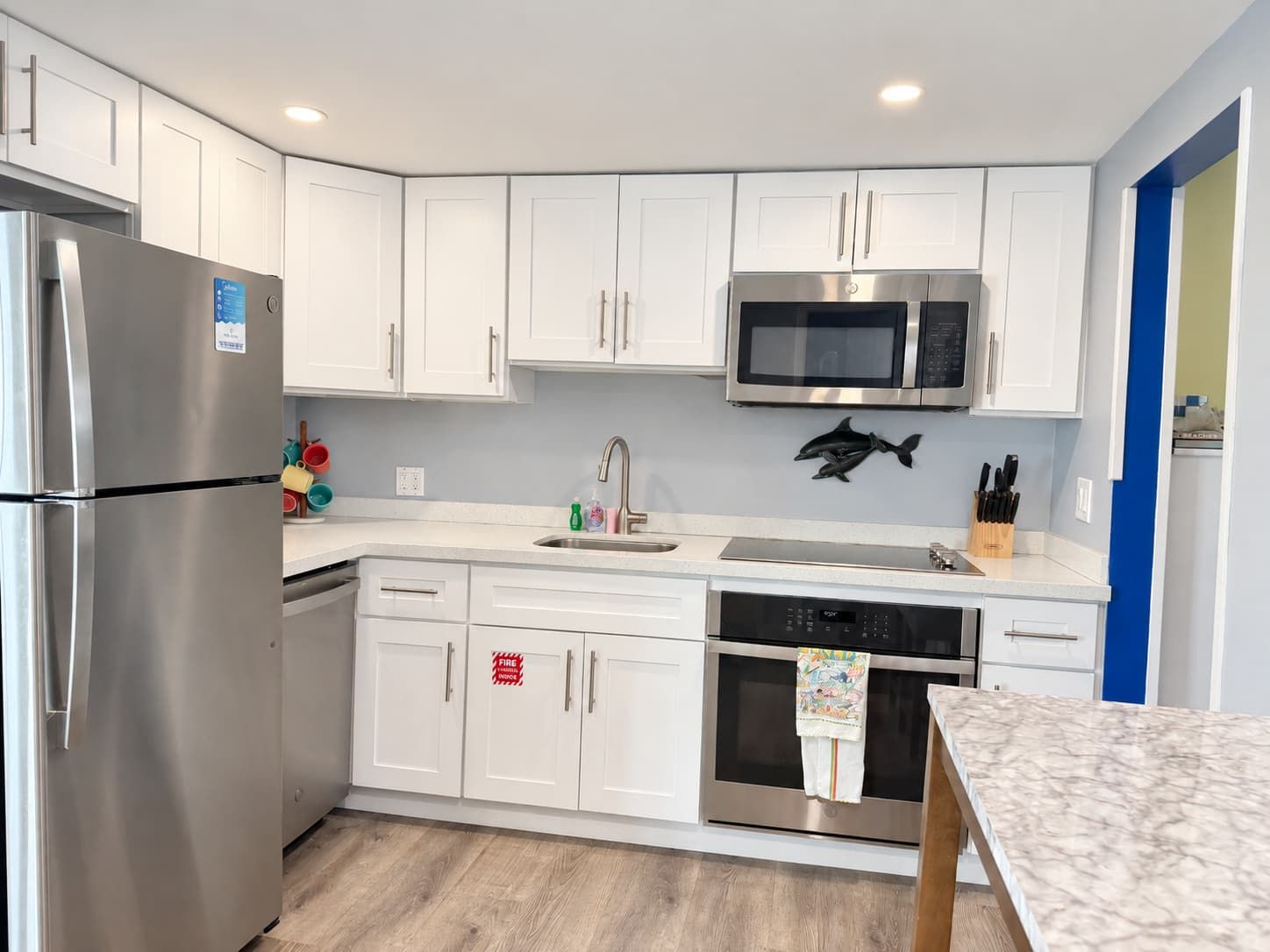 Coffee/tea maker, fridge, microwave, oven