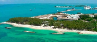 Steps to Duval •Hot tub • Sleeps 6