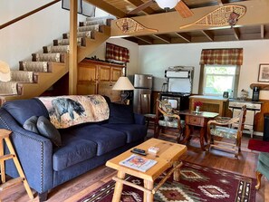 Smart TV, fireplace - Converted Barn Overlooking Pool in the Heart of the Russian River Valley!Central (Forestville)
